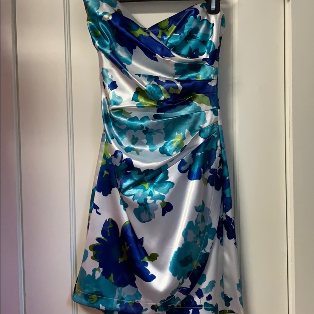 Beautiful blue flower strapless dress